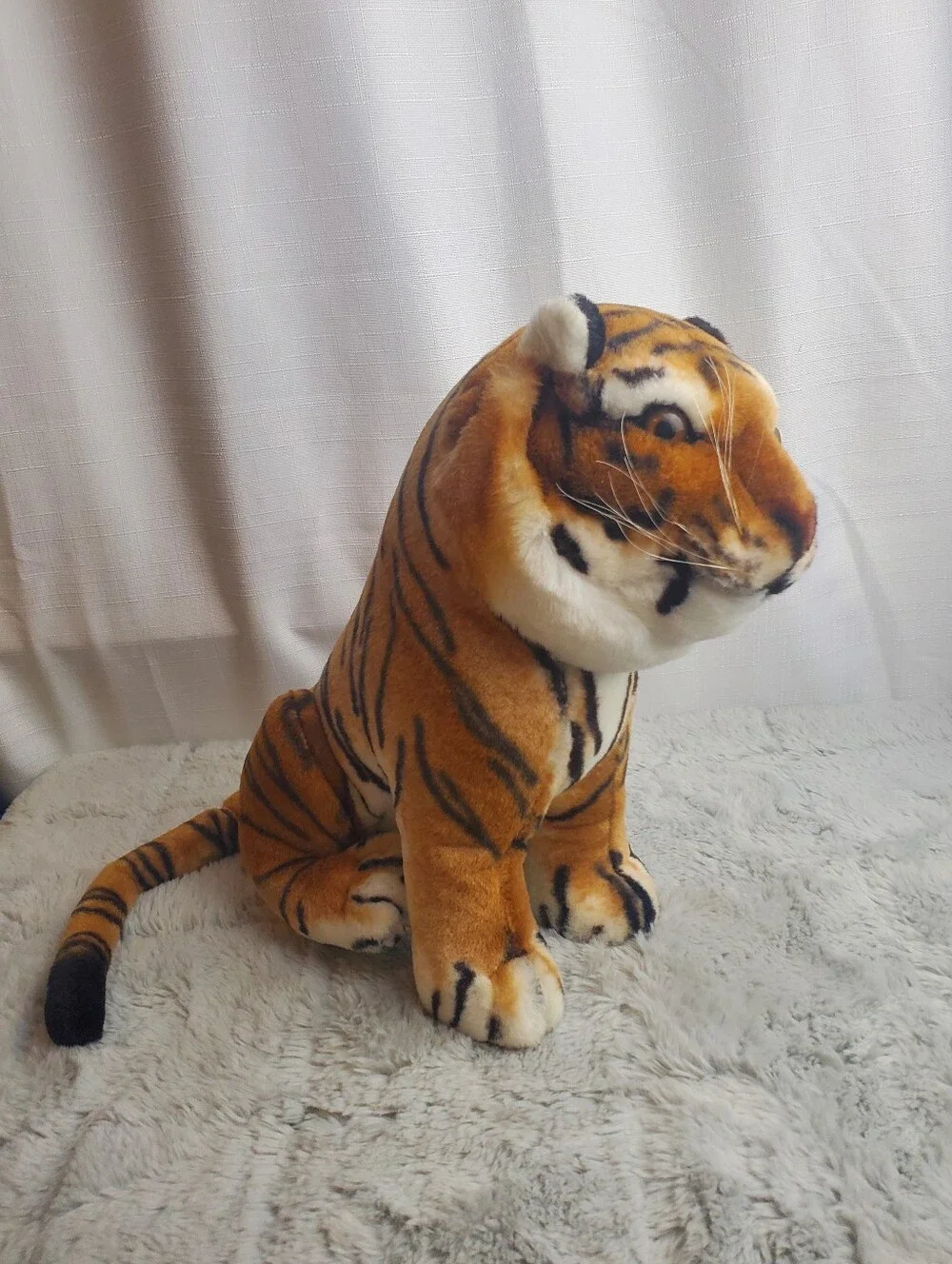 RARE HTF Vintage Realistic Animal Kingdom Sitting Tiger Approx 12” With Tag